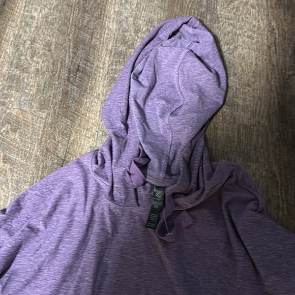 NWT athletic top - Picture 3 of 3